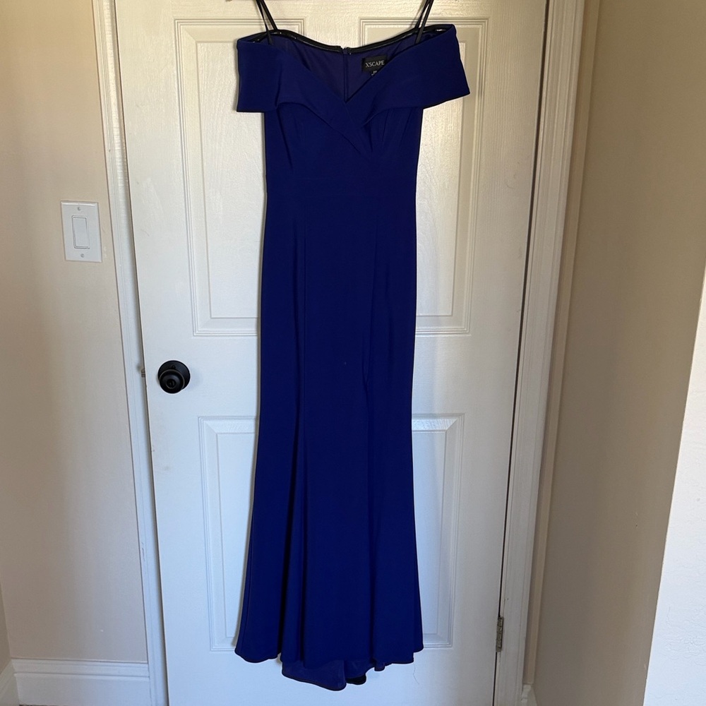 Elegant Off-Shoulder Blue Evening Gown - Picture 4 of 4